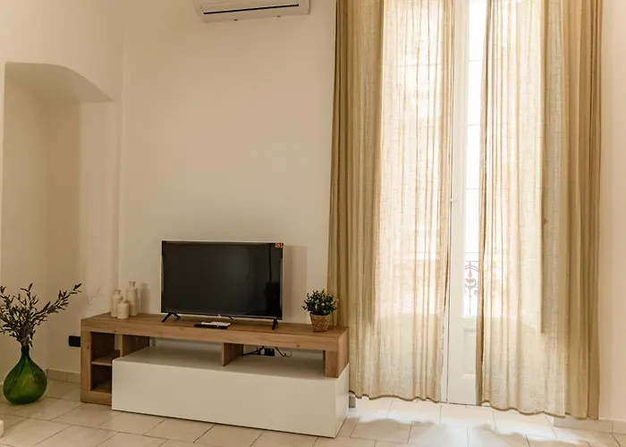 Calefati 1970 - Urban Vintage Retreat Center *