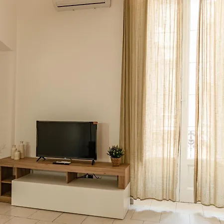 Calefati 1970 - Urban Vintage Retreat Center *