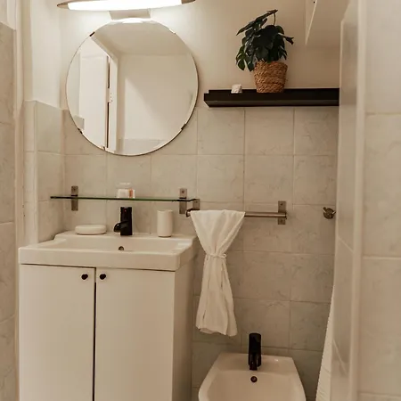 Calefati 1970 - Urban Vintage Retreat Center *