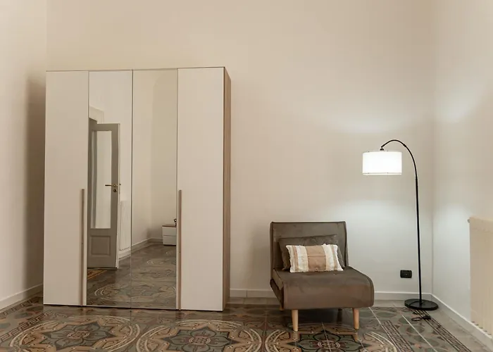 Calefati 1970 - Urban Vintage Retreat Center Apartment *