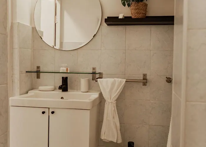 Calefati 1970 - Urban Vintage Retreat Center *